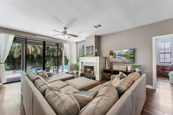 154 S Cochrans Green CIR, The Woodlands, TX 77381