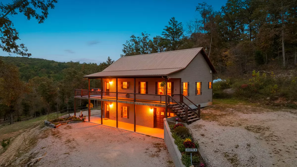 Horse ranch and rentals with a bar000