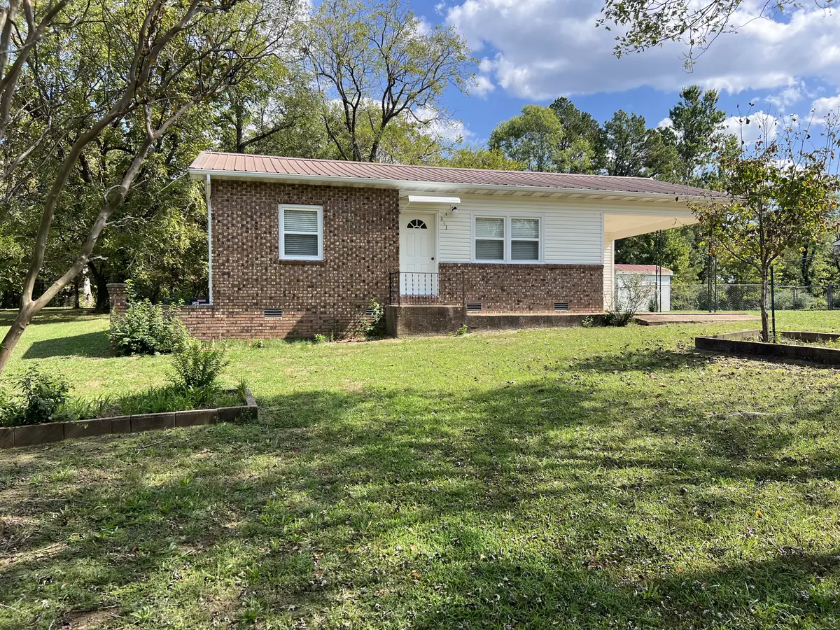 Home in Town in Thayer3