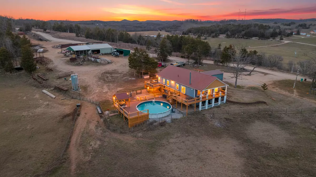 Gorgeous Country Home with Acreage0