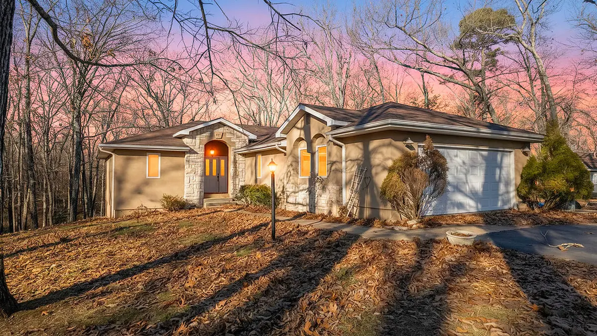 Custom built contemporary home000