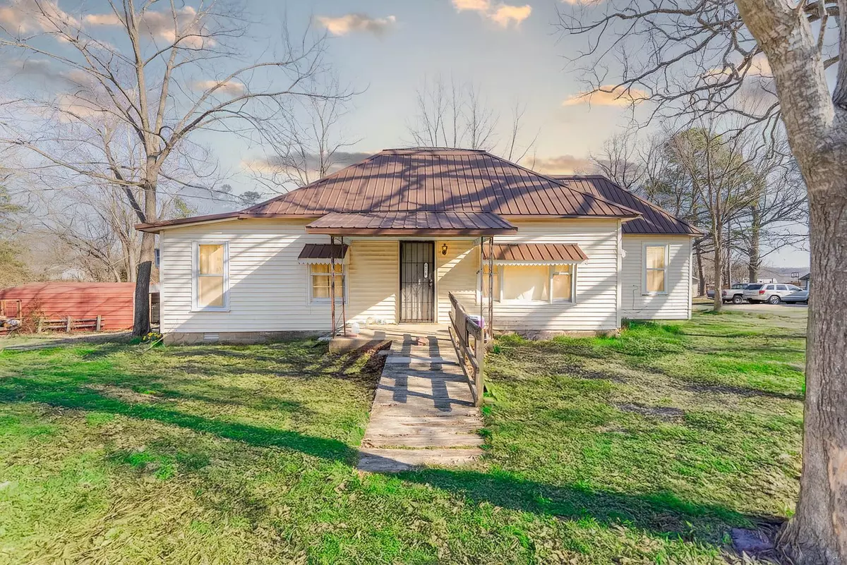 Home in town for sale thayer1