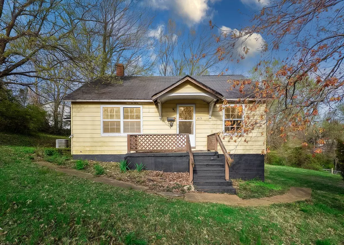 Home in Town in Howell County000