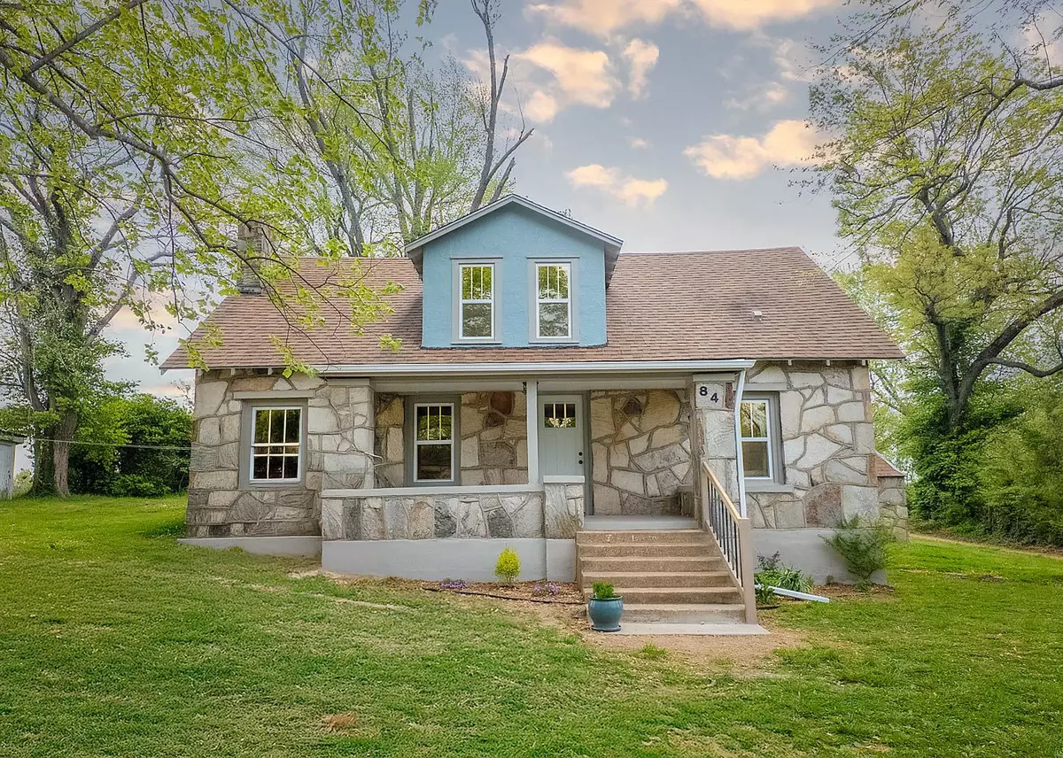 country home in the ozarks000