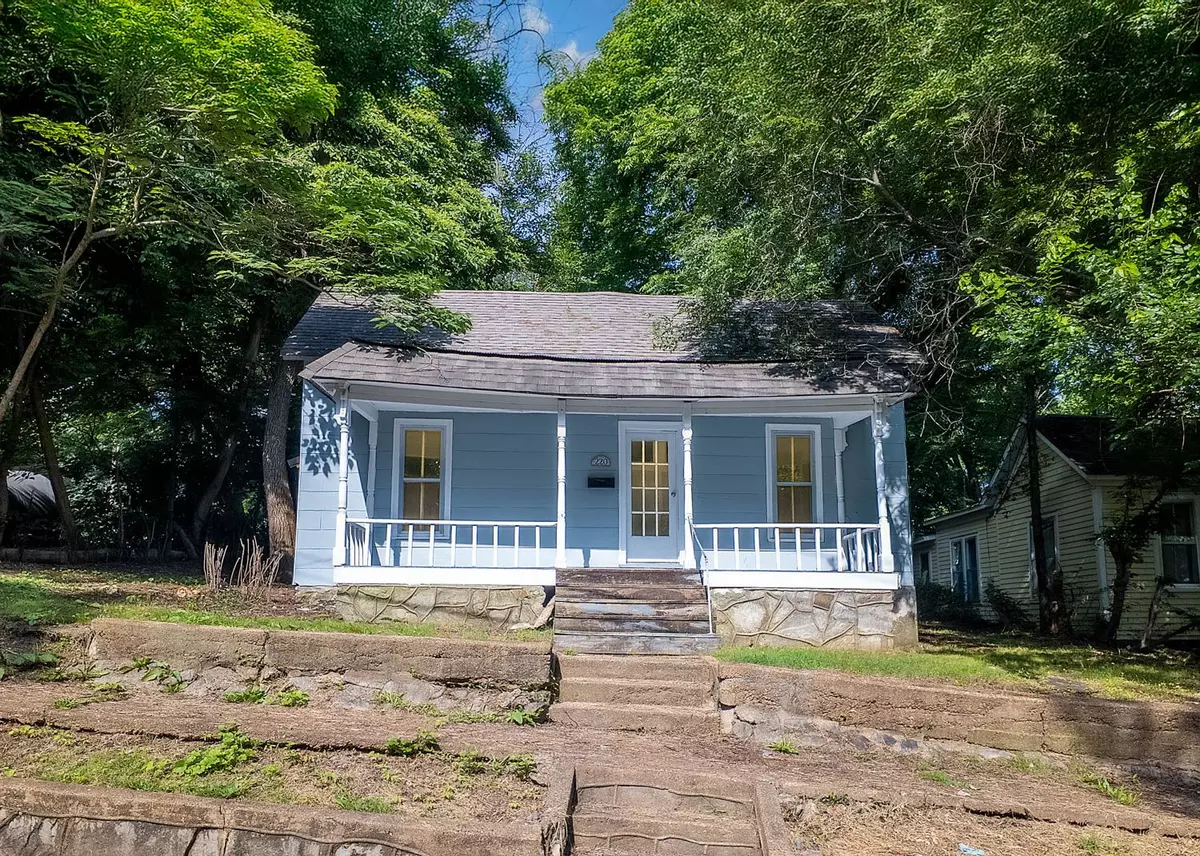 Home in Town, Thayer, MO0