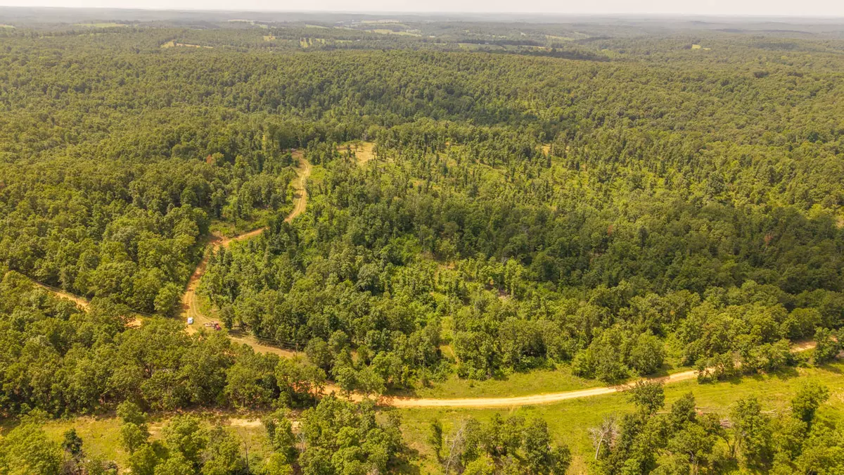 100 Acres002