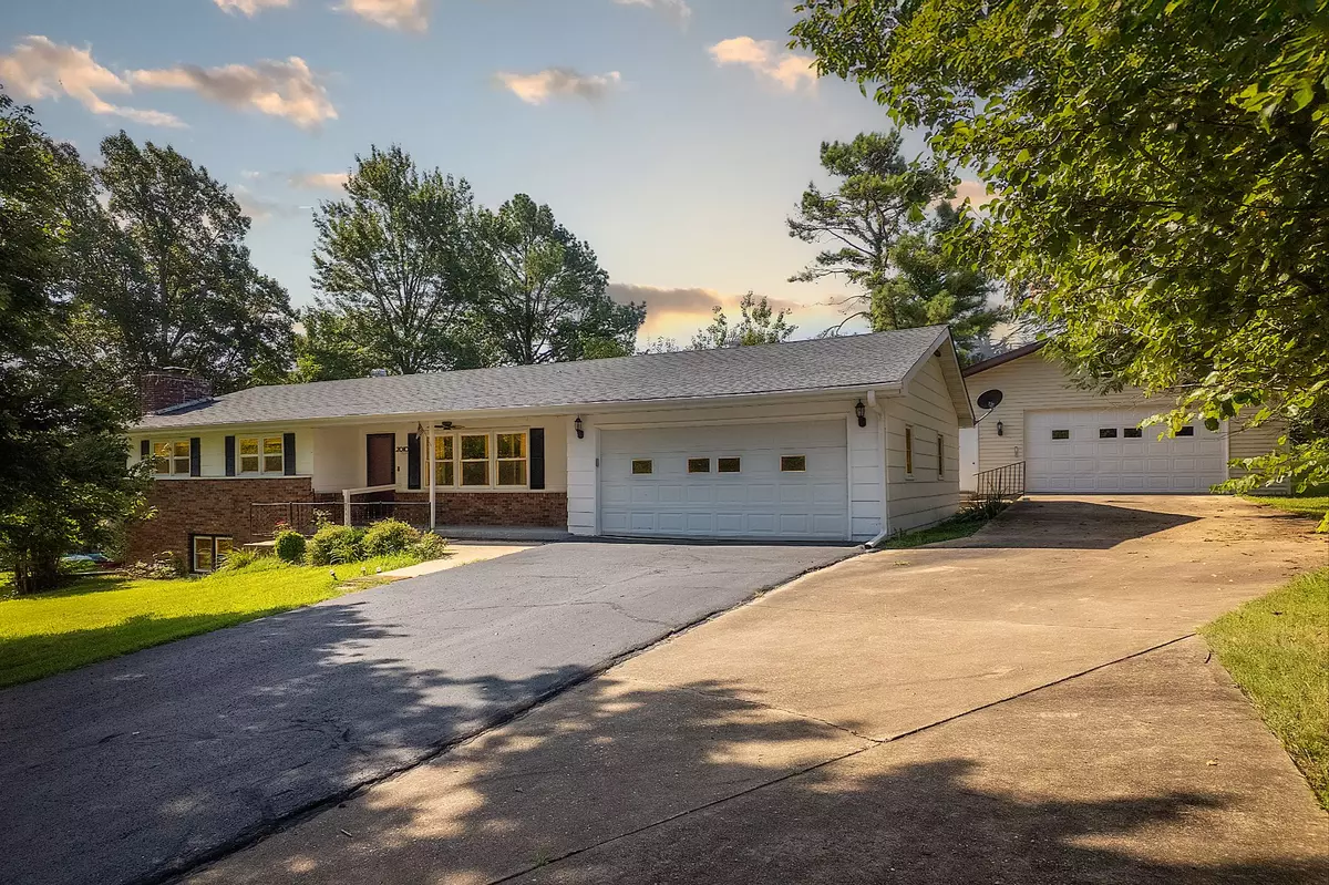 Spacious Home in The Howell County Ozarks 000