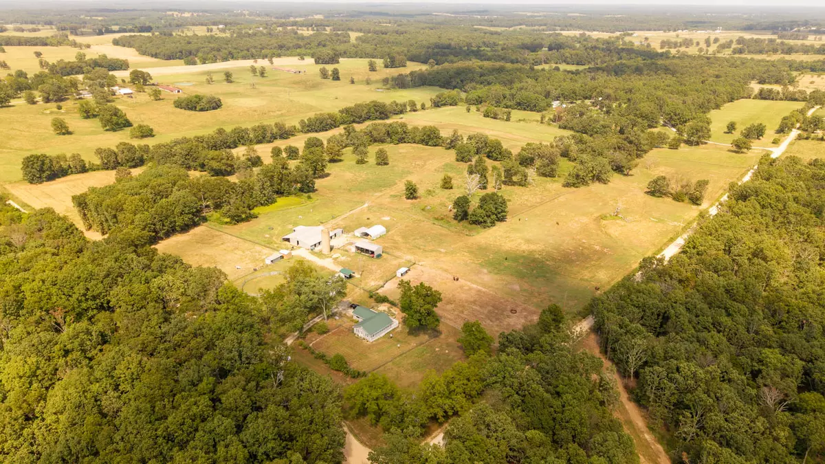 39 Acre turn key equine ranch000