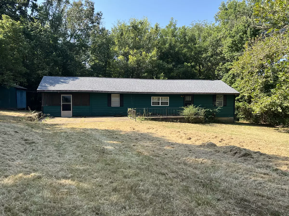 Country Style Home in Town 0