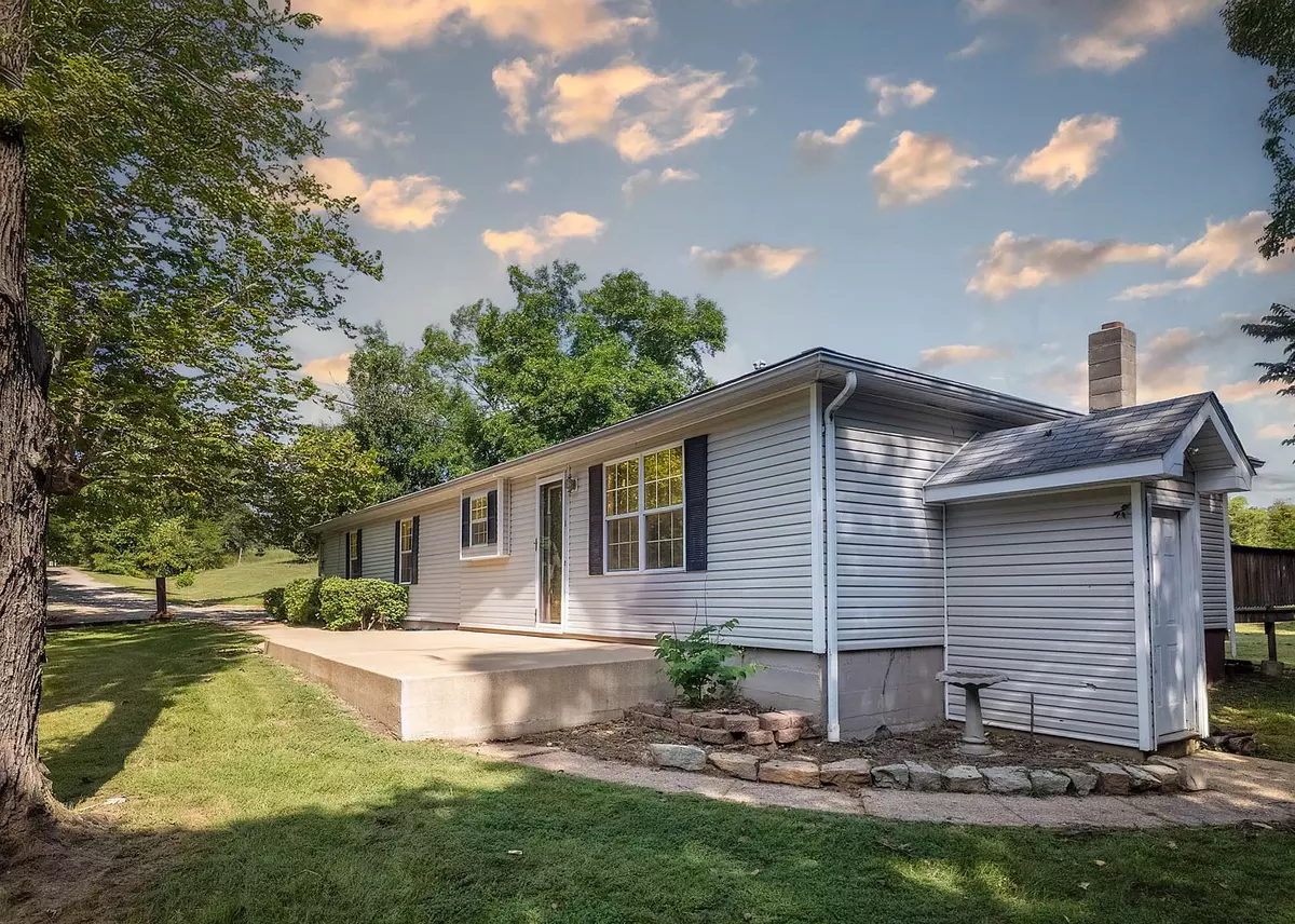 Country Home in the Missouri Ozarks 0