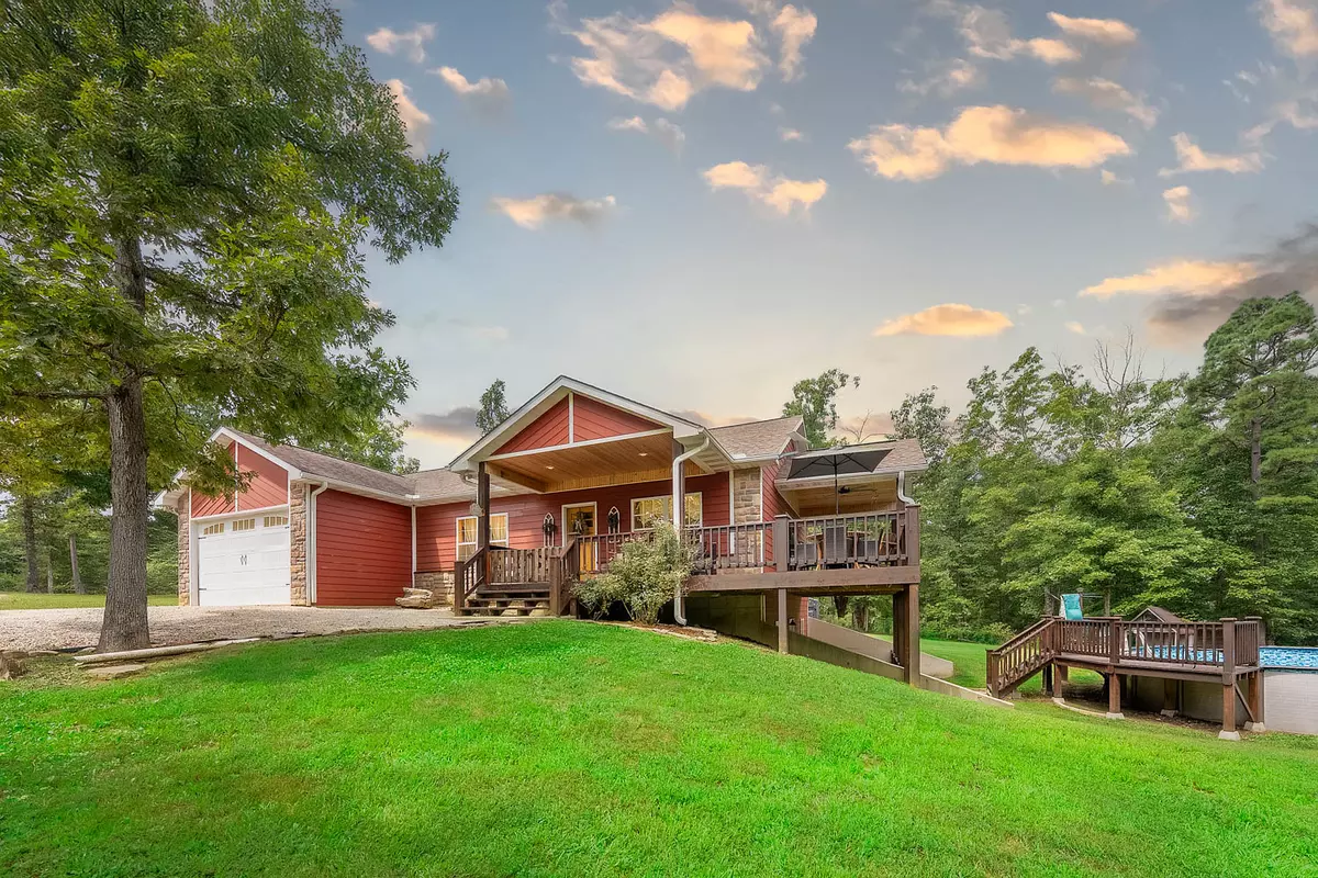 Beautiful home on 20+ acres000
