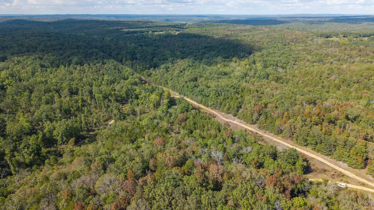 10 acres with 2 ponds and a creek000