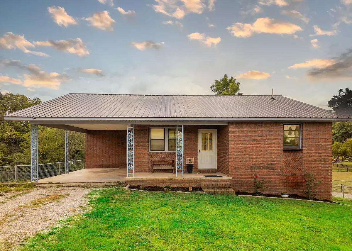 Country Home in Town in Mammoth Spring Arkansas 0