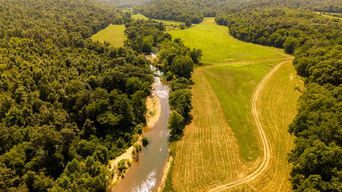 Luxury Hunting - Riverfront For Sale 57