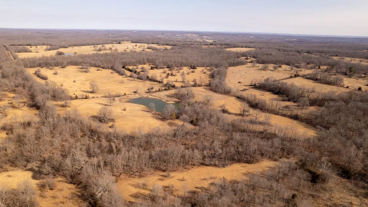 500+ Acre Farm with Ponds and Barn0