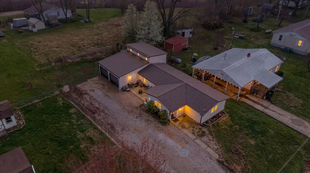 3 bedroom Country Home in Town in Summersville MO 0