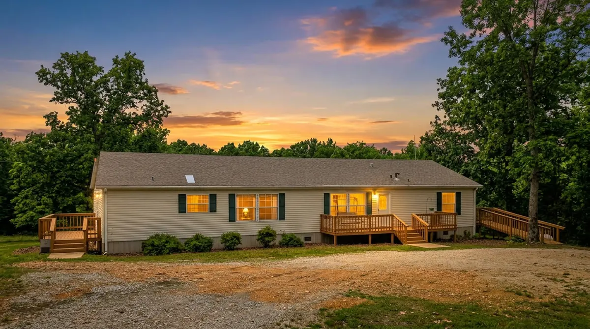 3 bed 2 bath shome on 10 acres000