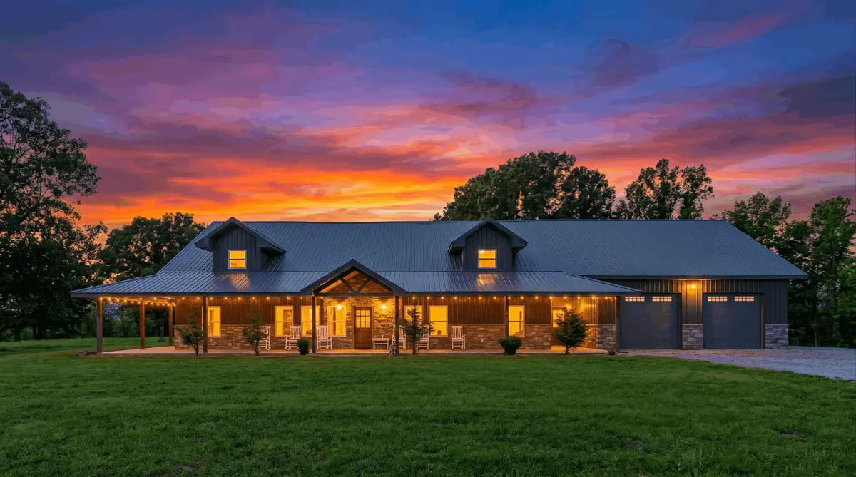 4 bedroom 2.5 bath home on 78.3 acres000