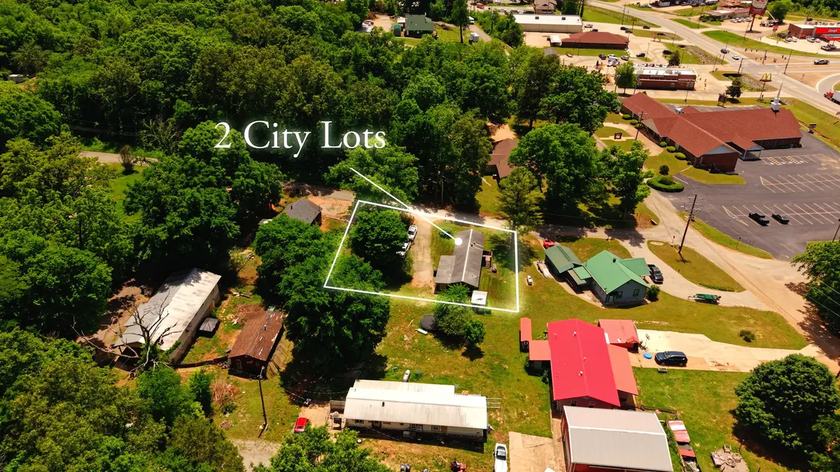Trailer house on two city lots000