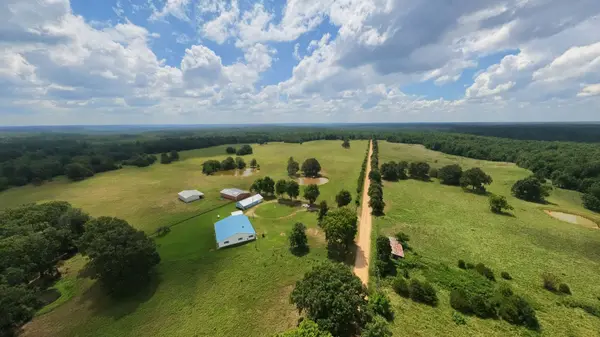 Stunning Farm Country Home and Massive Shop in the Arkansas Ozarks8