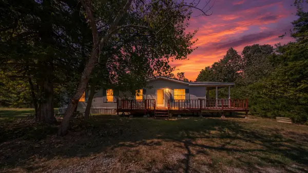 10 acres with two homes000