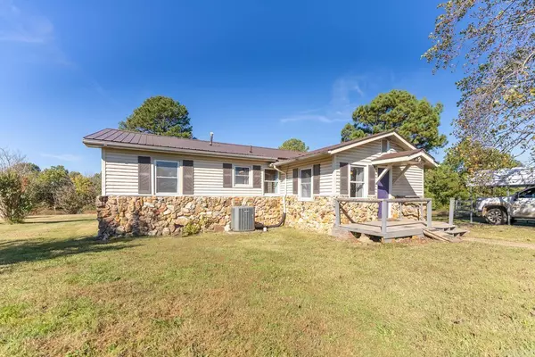 567 New Hope Road, Hardy, AR 72542