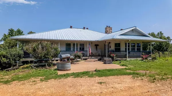 804 Banks Road, Hardy, AR 72542