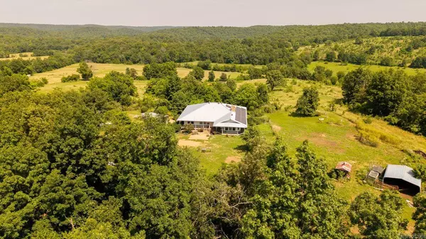 804 Banks Road, Hardy, AR 72542