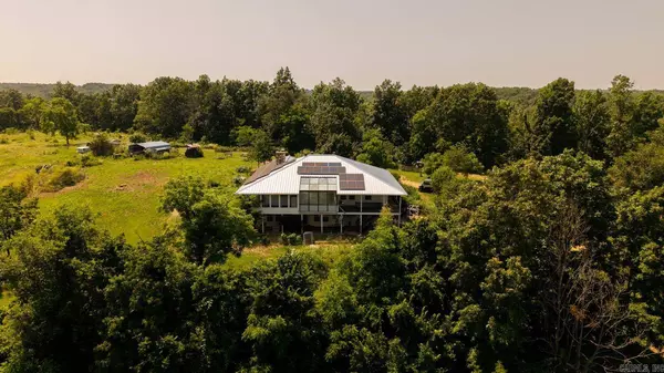 804 Banks Road, Hardy, AR 72542