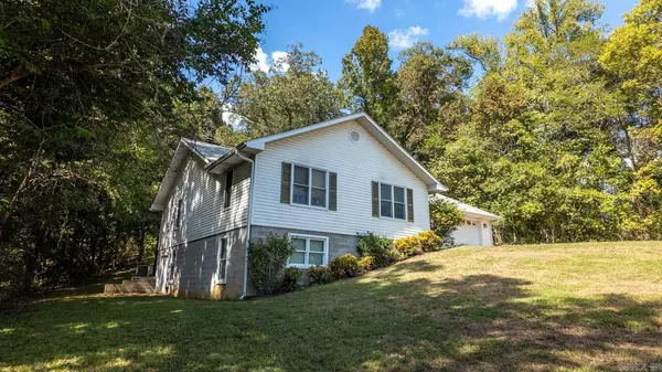 73 Cherokee Road, Cherokee Village, AR 72529