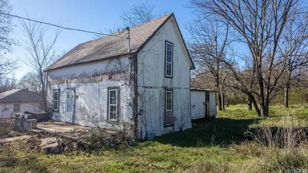 210 N Oak Street, Salem, AR 72576