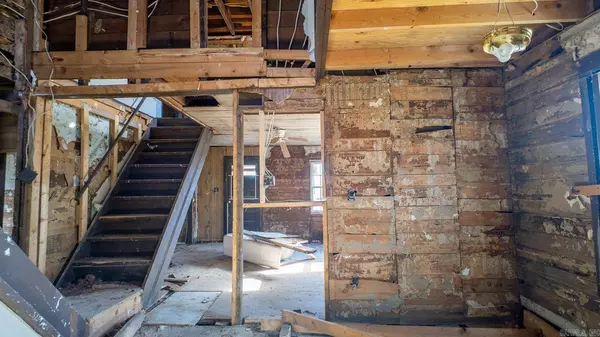 210 N Oak Street, Salem, AR 72576