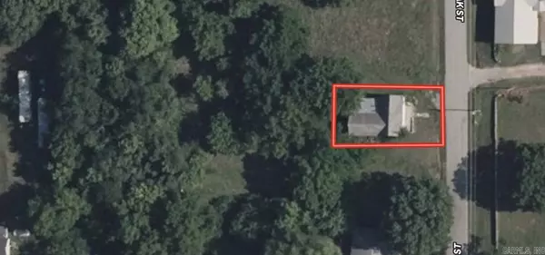 210 N Oak Street, Salem, AR 72576