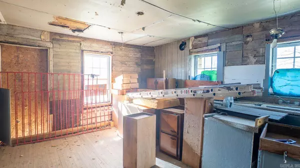 210 N Oak Street, Salem, AR 72576