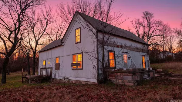 210 N Oak Street, Salem, AR 72576