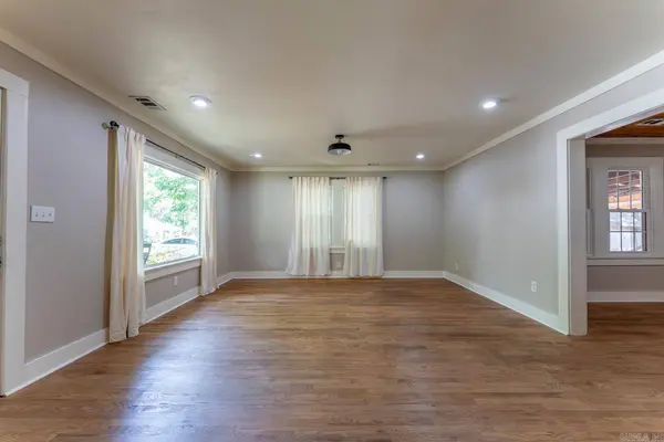 251 W Mark Street, Batesville, AR 72501