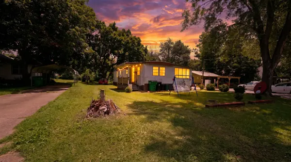 425 Monroe St, Thayer, MO 65791-1514