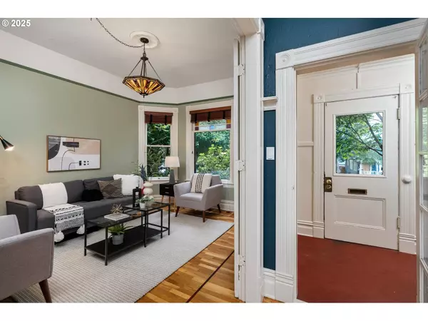 2664 NW THURMAN ST, Portland, OR 97210