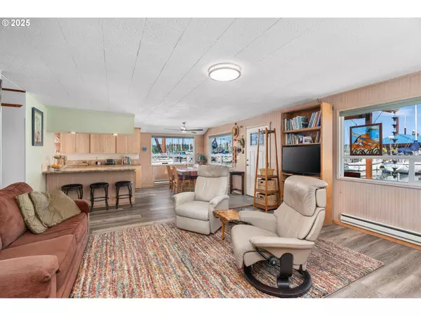 3737 NE Marine DR #4-01, Portland, OR 97211