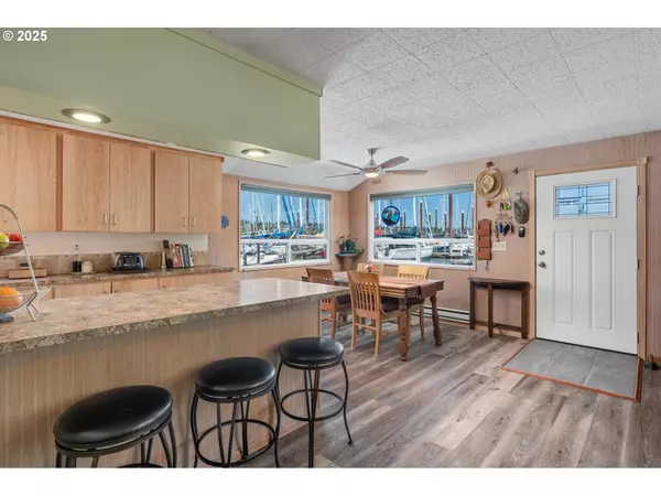 3737 NE Marine DR #4-01, Portland, OR 97211