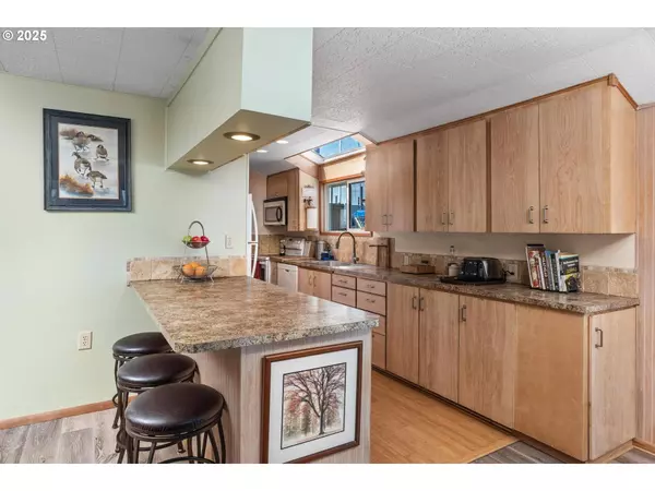 3737 NE Marine DR #4-01, Portland, OR 97211
