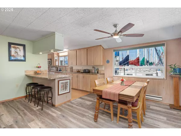 3737 NE Marine DR #4-01, Portland, OR 97211