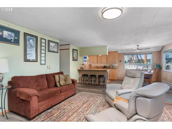 3737 NE Marine DR #4-01, Portland, OR 97211