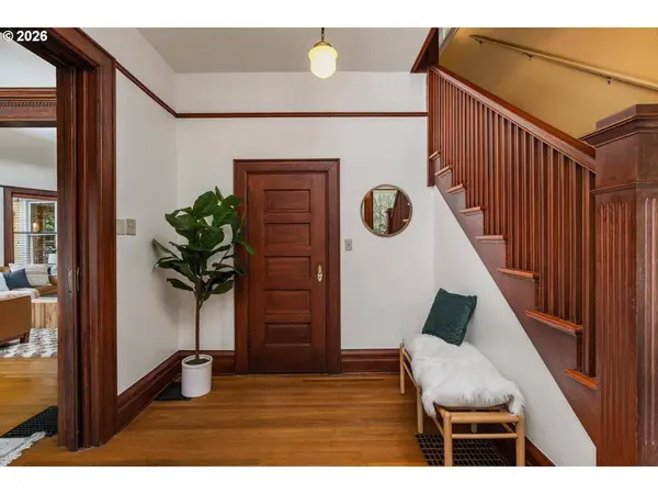 1427 SE TAYLOR ST, Portland, OR 97214