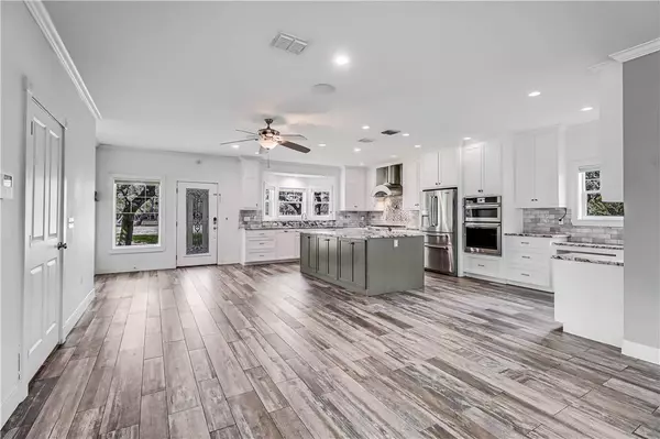 1622 Twelfth ST, Rockport, TX 78382