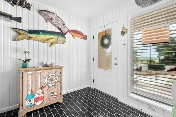 1 Blue Heron DR, Rockport, TX 78382