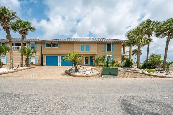 1 Blue Heron DR, Rockport, TX 78382