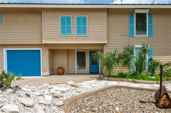 1 Blue Heron DR, Rockport, TX 78382