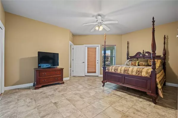 227 Windjammer RD, Rockport, TX 78382