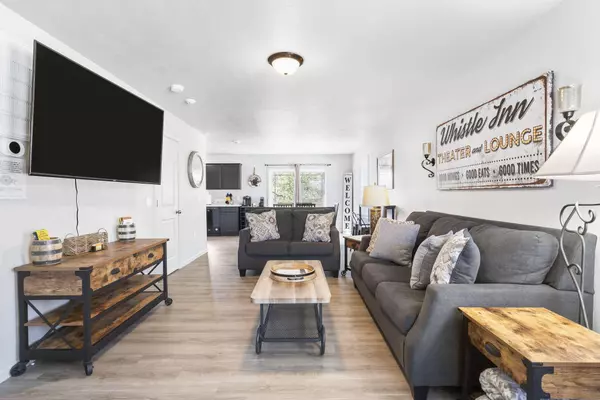 306 W College Street, Branson, MO 65616